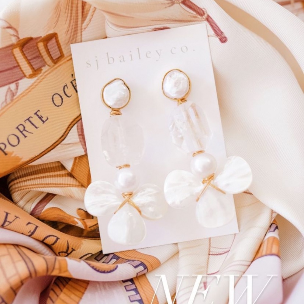 NWT SJ Bailey Co Pearly Post, Quartz, Pearl & Mother of Pearl Shell Petals